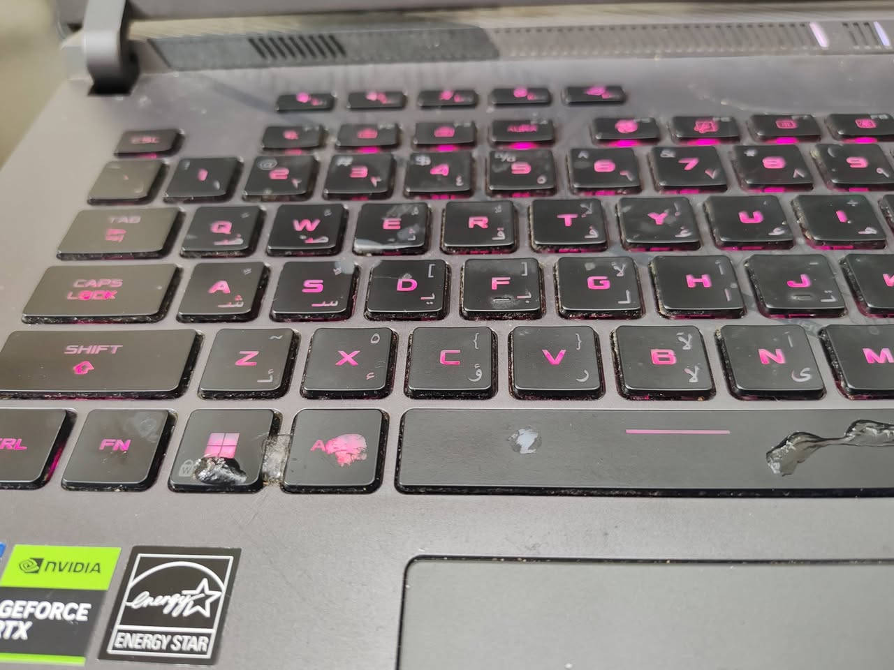 ASUS ROG Strix G16 

​لابتوب مواصفات عالية جداً للبيع. الحاسبة شغالة 100% وما بيها أي عطل فني.
المعالج: Intel Core i9-14900HX (الجيل 14)
​كارت الشاشة: NVIDIA GeForce RTX 4070 (8GB)
​الرام: 32 GB DDR5 (5600 MT/s)
​المساحة: SSD m.2nvme 1.5 TB
​النظام: Windows 11 Pro أصلي

ملاحظة: يوجد أثر صبغ أميري على الكيبورد والشاشة وشخط بالشاشة لان ردت ايل الصبغ بس ما صارت (بسبب جهال اخويه).
​السعر: مليون و٨٠٠ الف دينار (وبيها مجال)
​الموقع: بغداد / الطالبية
​للتواصل: ***********
