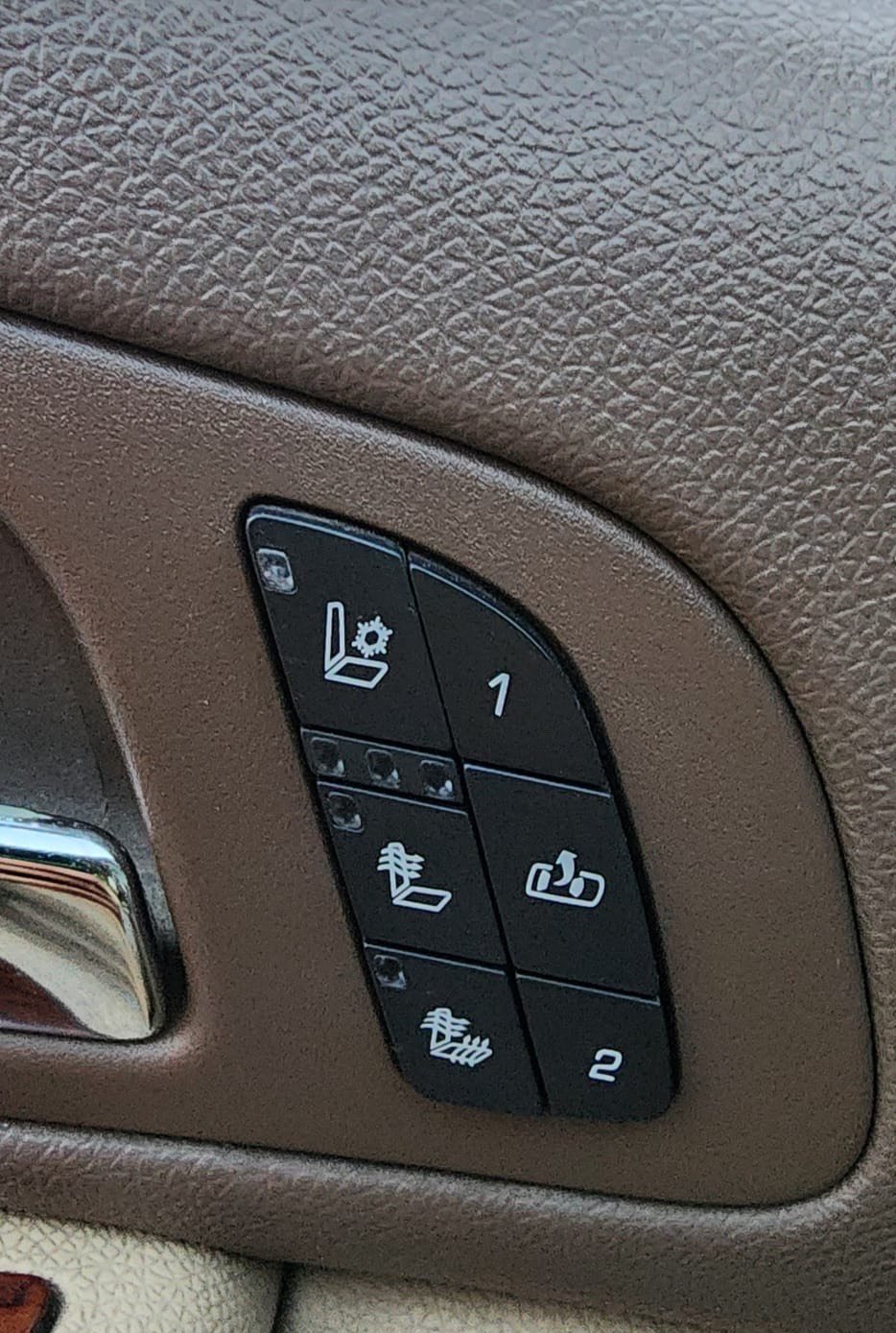 للبيع فقط:(بيع مستعجل) بدون مراوس
تاهو2009LTZ بتره فول مواصفات وارد خليجي
السياره (كفاله عامه)
رقم بصره دولي وهزه جديده تحول ثاني يوم
مكينه 5300 ما مفتوحه لا تنقيص ولا تبخير ولا بطاله
مكاني البصره الهارثه مفرق معمل الورق
ماشيه 152km الف حقيقي 
المواصفات:
.فور ويل
.7راكب
.داخل بيجي
.تشغيل عن بعد
.صندوق كهربائي
.فتحه صندوق كهربائي
.فتحه سقف
.كشنات تحكم كهربائي امامي خلفي
.تبريد كشنات
.تدفئه كشنات
.خزن كشنات
.تبريد 3 قطع 
.شاشه
.كامره
.حساس خلفي
.لايت زينون 
.اشاير بلمري داخليه
.مري كهربائي
.مري شفط
.ترحيب بلمري

السياره كلش جديده ومال بيت ما متعوبه اي كلوب بلعينه ما مشتغل كير مكينه تبريد حداده تخم تاير متصرف عليها شي
السعر:180 وبي مجال قليل 
رقم الهاتف:***********