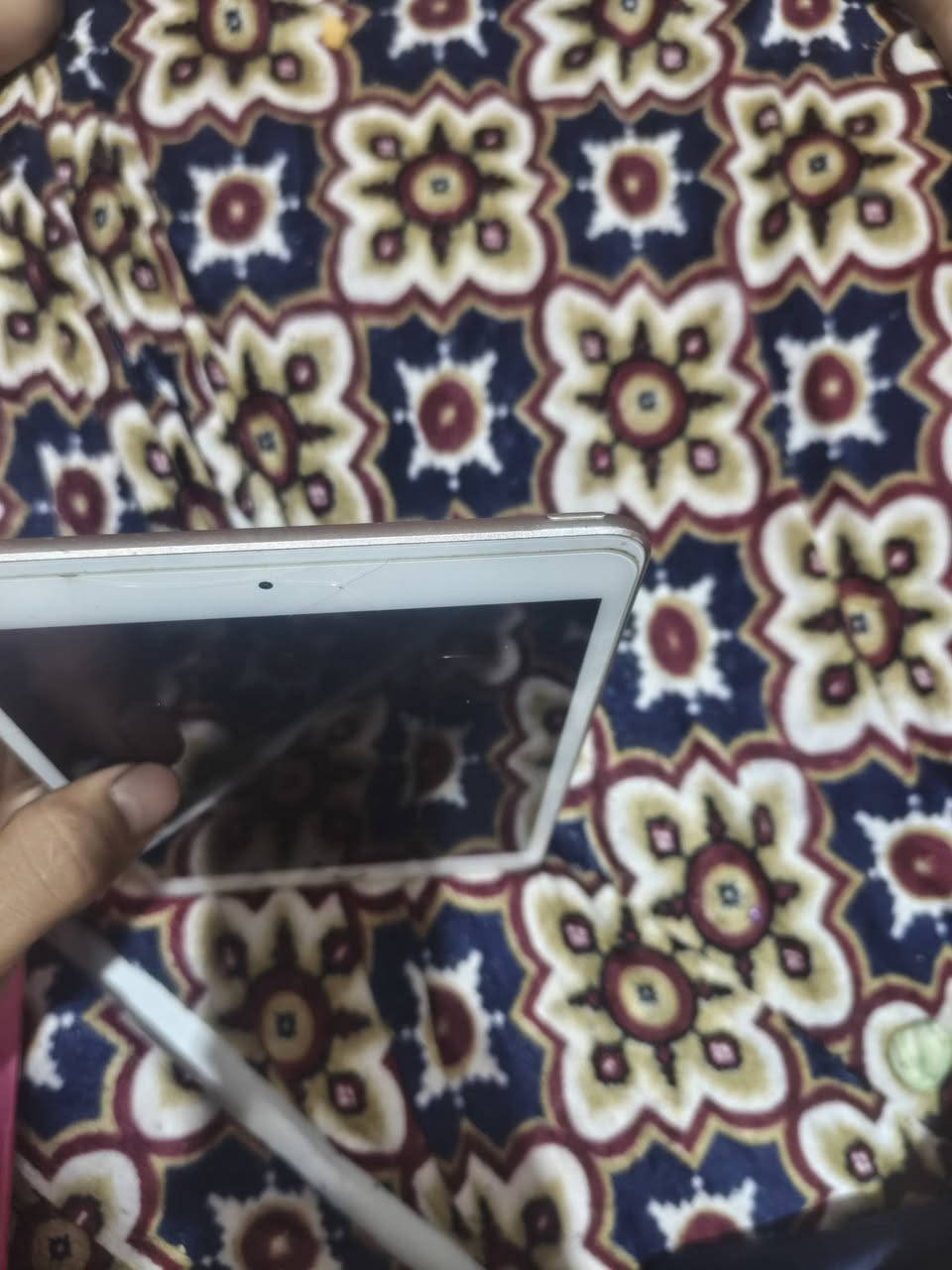 ايباد مني فايف الجيل الخامس شغال   بي بس الخطوط لي موضحه بل شاشه  المس شغال  واي كسر مابي الشحن  مايصرف احسن من جهازي  والله 
 وياه كفر وردي 
وشاحنه الاصليه 
السعر 125  الف
العنوان قضاء الاصلاح توصيل ماعندي 
‏‪***********‬‏
