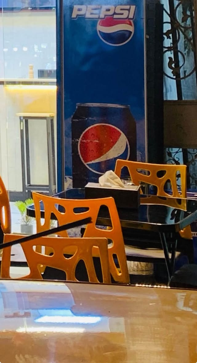 سلام عليكم
طاوله زجاج عدد ٢
كراسي عدد ٨
لبيع جديد 
استفسار اتصل
***********
