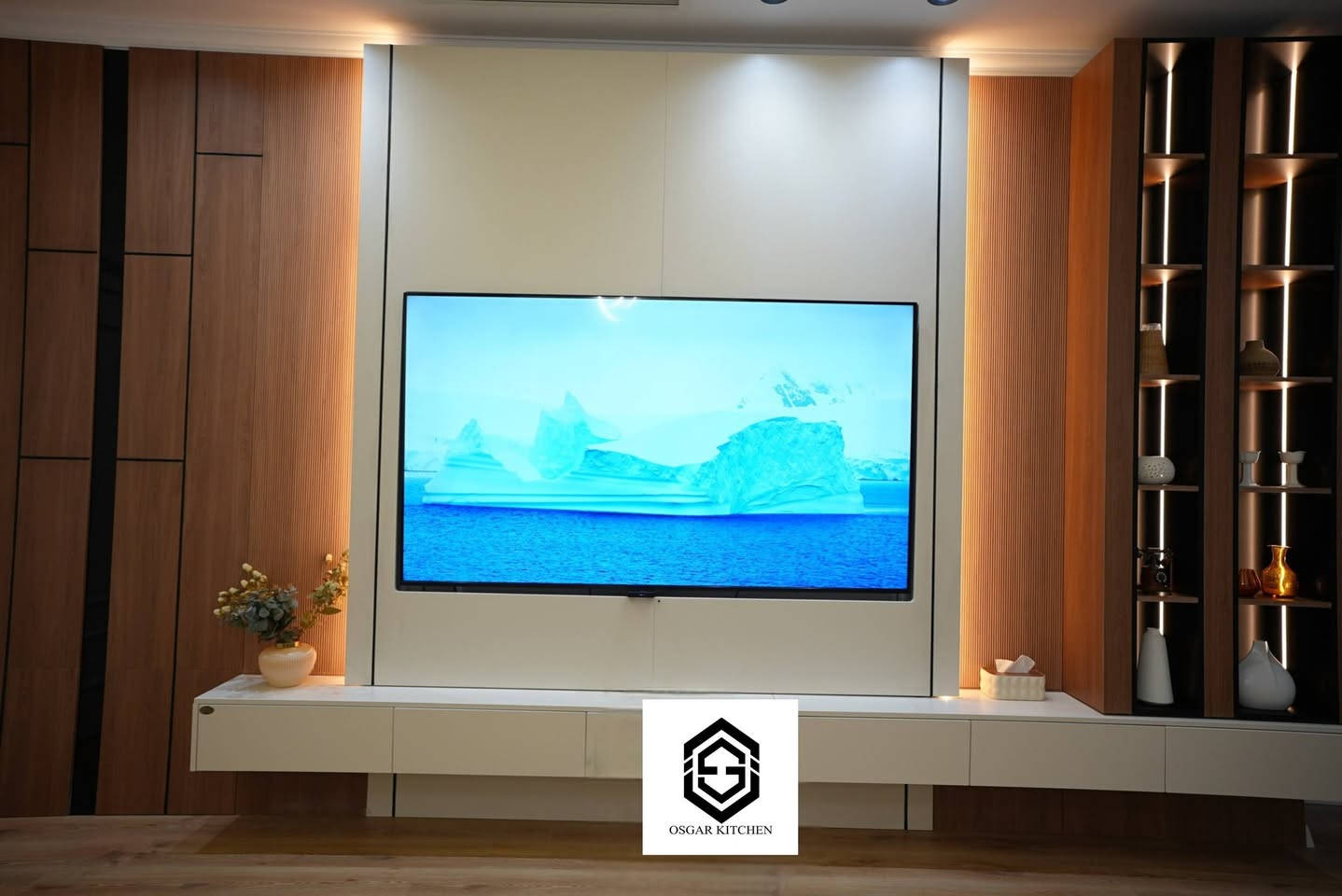 أناقة الاستقبال والديكور العصري في مكان واحد! 📺✨
​ديكور شاشة مودرن يجمع بين دفيء التجليدات الخشبية، الإضاءة المخفية الساحرة، والرفوف المضاءة لإبراز أروع التحف والديكورات.
​التصميم: تنفيذ وتفصيل خاص حسب مساحة الصالة وبأعلى دقة
​الموقع: مطابخ أوسگار - تكريت - شارع زيونة - مقابل متنزه زيونة
​للتواصل والاستفسار:
​***********
​***********
#تكريت
#مطابخ
#تفاصيل_بيتك_تهمنا
#مطابخ_حديثة
#مطابخ_مودرن
#العراق
