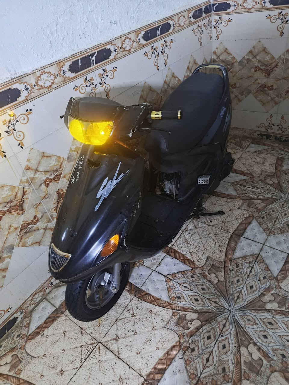 دراجه فراشه للبيع مكينه ناعمه توها مجفته صارلها 3 ايام بعدهي ع سحك  وكلج خلفي جديد  كلها شغاله سلف هندر اشاير لايتات  هورن  سعر 275 بيه مجال مكان بصره حيانيه اول لاين  ***********
