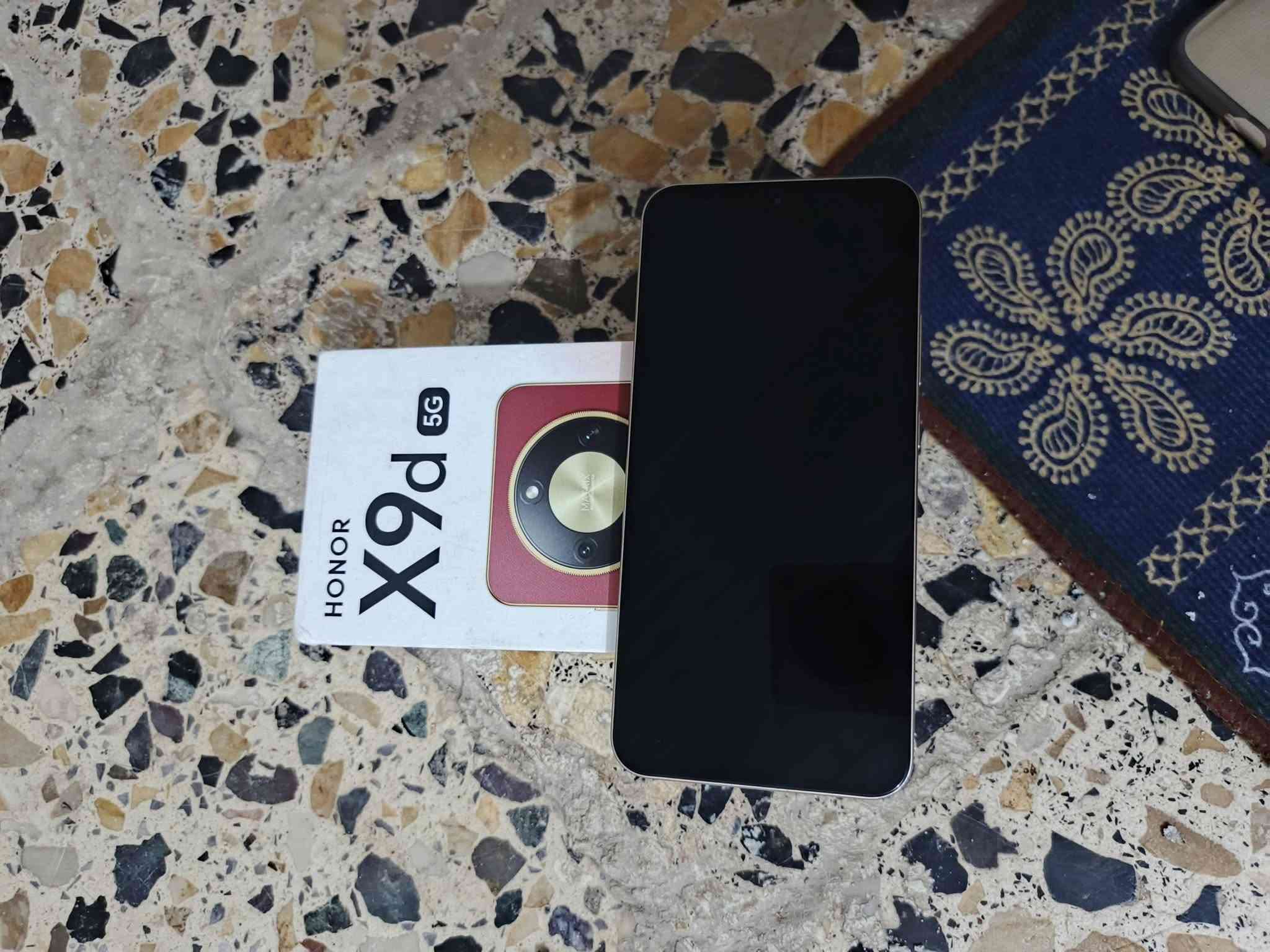 تلفون للبيع هونر اكس 9d الذاكره 256 العنوان الناصريه حي اريدو جهاز مكفول من كلشي ملحقاته بس كارتون بدون شاحنه السعر 400 وبيه مجال قليل رقم تلفوني *********** بيه واتساب

نص مكتوب في الصور:
- MagicOS 10 حول الهاتف > اسم الجهاز > HONOR X9d المعالج المركزي Snapdragon 6 Gen 4 ذاكرة الوصول العشوائي > ١٢ غيغابايت + ١٢٠ غيغابايت RAM Honor Turbo شاشة بتقنية حماية البصر من Honor ١٢٠٠ X ٢٦٤٠ بطارية السيليكون والكربون 8300 mAh وحدة التخزين الداخلية المساحة الفارغة ٢١٨,٢ غيغابايت الإجمالي ٢٥٦ غيغابايت الموبايل MTN-NX1
