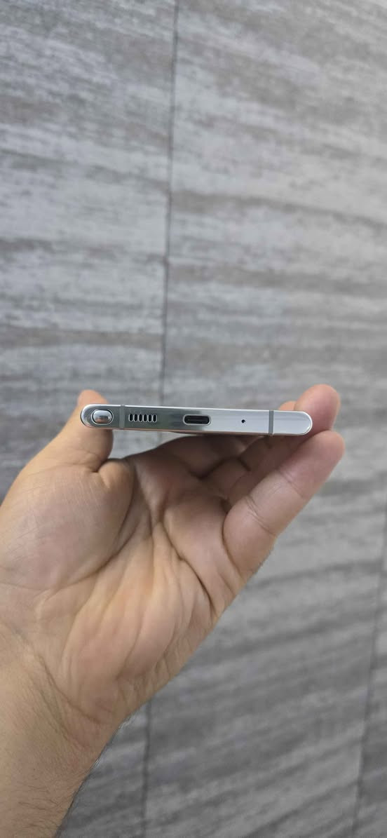 فخامة النوت وقوة التصوير بجهاز واحد 🔥📱
Samsung Galaxy Note 20 Ultra 5G

جهاز يجمع الشاشة الكبيرة، الكاميرات القوية وقلم سامسونج المميز ✨

💾 ذاكرة 256GB ورام 12GB
📱 شاشة 6.9 إنچ Dynamic AMOLED 2X بتردد يصل إلى 120Hz
📸 كاميرات خلفية 108 + 12 + 12 ميغابكسل، وأمامية 10 ميغابكسل
🔭 تقريب بصري 5x ورقمي يوصل إلى 50x
🎥 تصوير فيديو بدقة 8K
🖊️ قلم S Pen للكتابة والرسم والتحكم
🔓 بصمة مدمجة داخل الشاشة
🔋 بطارية 4500mAh وشحن سريع 25W، مع دعم الشحن اللاسلكي
📶 يدعم شبكات 5G وشريحتين

💰 السعر: ٣٥٠ ألف دينار عراقي
🚚 متوفر توصيل لكل محافظات العراق
📞 للحجز والاستفسار: ***********

#سامسونج #Note20Ultra #هواتف_العراق Colombo, Sri Lanka
