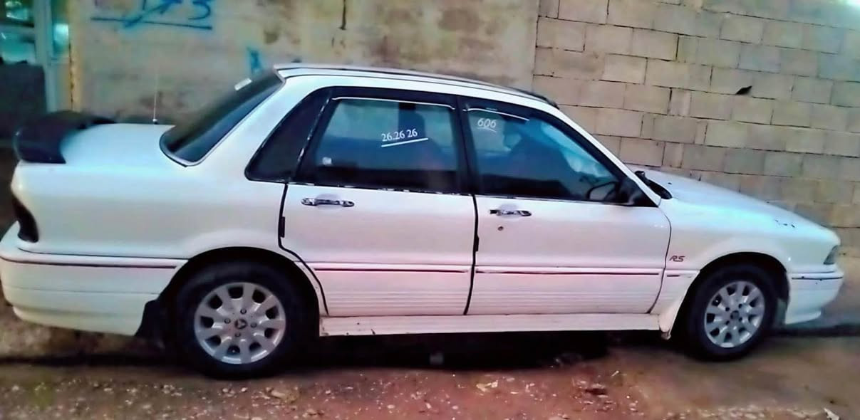 سه‌ره‌تا به‌ناوی خوا 
گلاند مۆدێل ١٩٩٠ ئارم پلاستیك سلێمانی 
بێته‌قه‌و ره‌قه‌ مه‌كینه‌و گێری به‌شه‌رت 
ئه‌م هه‌فته‌یه‌‌ رۆنی مه‌كینه‌ی گۆراوه
*********** رانية, السليمانية

نص مكتوب في الصور:
- 26.26 26
- 606