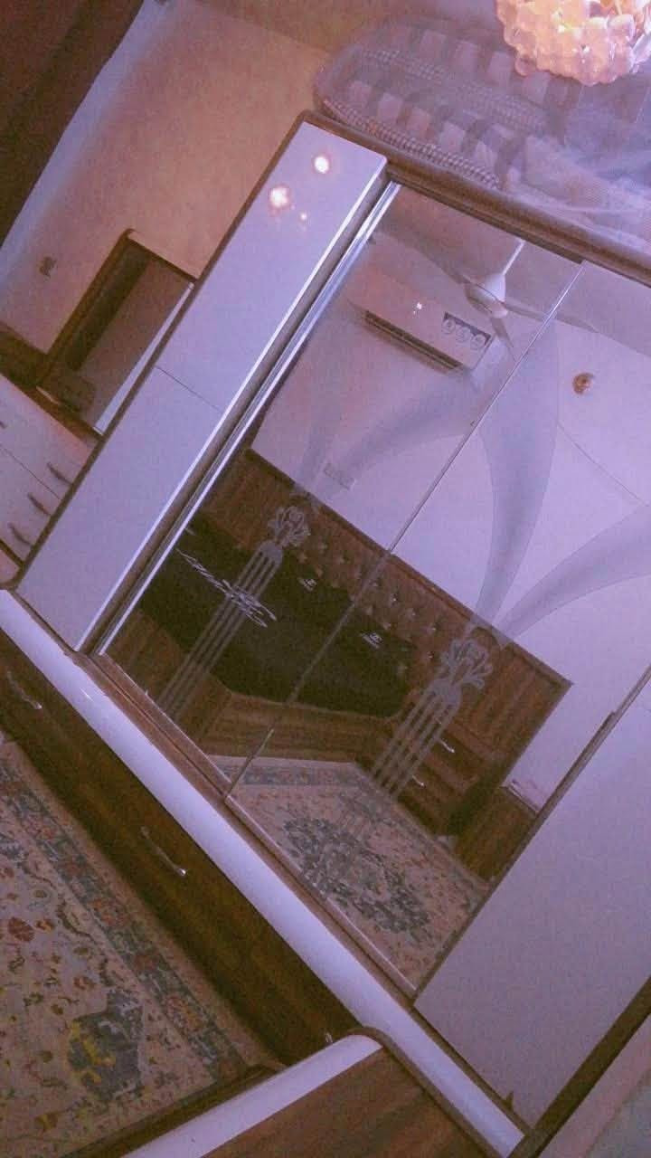 مرحبا غرفه تركيه للبيع نظيفه جدا لون بيجي غلفتها ابيض لجماليه مابيها ضرر مكان الغرفه الغدير ساحه ميسلون السعر ٦٥٠هاتف ***********
