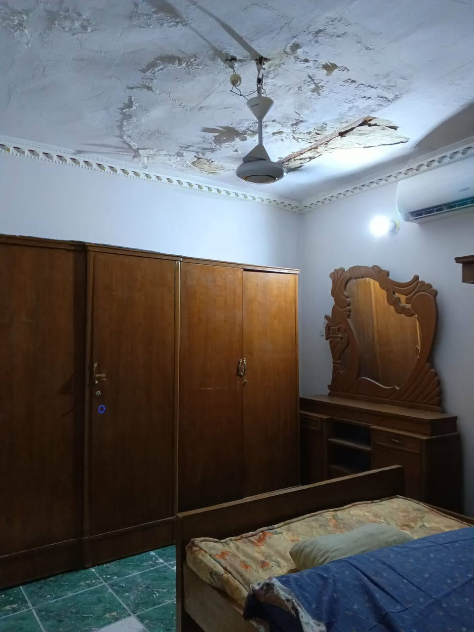 عندي غرفه للبيع صاج ٥ابواب بسعر مناسب استفسار اتصال ***********
المكان حله ابو خستاوي شارع منصور السماك
