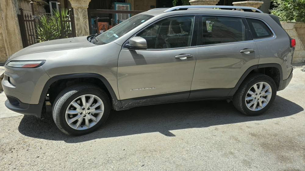 مراوس ... مراوس ... مراوس شنو عندك مراوس دزلي تفاصيل عالخاص 
BMW , مارسدس ، باسات ، كولف ، تويوتا 
جيب شيروكي 2016  لمتد فول مواصفات بدون سلايد جاهزة ومكفولة من اي نقص على وضع الشركة برغي ممفتوح كير محرك صدر كهربائيات كلها شركة تخم تاير جديد غرفة جديدة حادثها امامي بدون ايرباك شاصي ولغود وداخل مكفول صبغ بنيد وجاملغات أمامية فقط بصمة تشغيل عن بعد شاشة كبيرة لايت LED ...
هزة وفحص وبراد و سنوية جديدة بأسمي تحويل وكالة حاضر مكاني سليمانية واتساب *********** ابو الاشهب السليمانية, العراق
