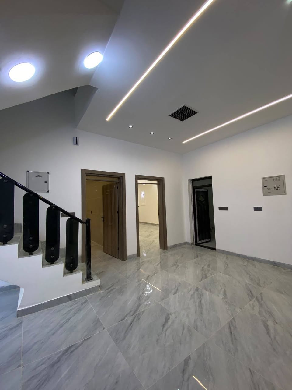 بسم الله دار 
🏡دار للبيع تكريت الديوم التصنيع
🏡 مساحه 190 مترغرف نوم 4 استقبال
🏡 مطبخ مجاميع صحية مناور حديقة 
🏡واجهه حجر حلان سحب مغربي 
🏡شارع 20 وكذالك حديقة 
🏡للاستفسار لاتصال على الارقام 
ليث الدليمي 
*********** اتصال+واتساب
*********** اتصال فقط
مكتب 🏢 ابو رداد 🏢
 وشركائه للوساطه العقاريه
