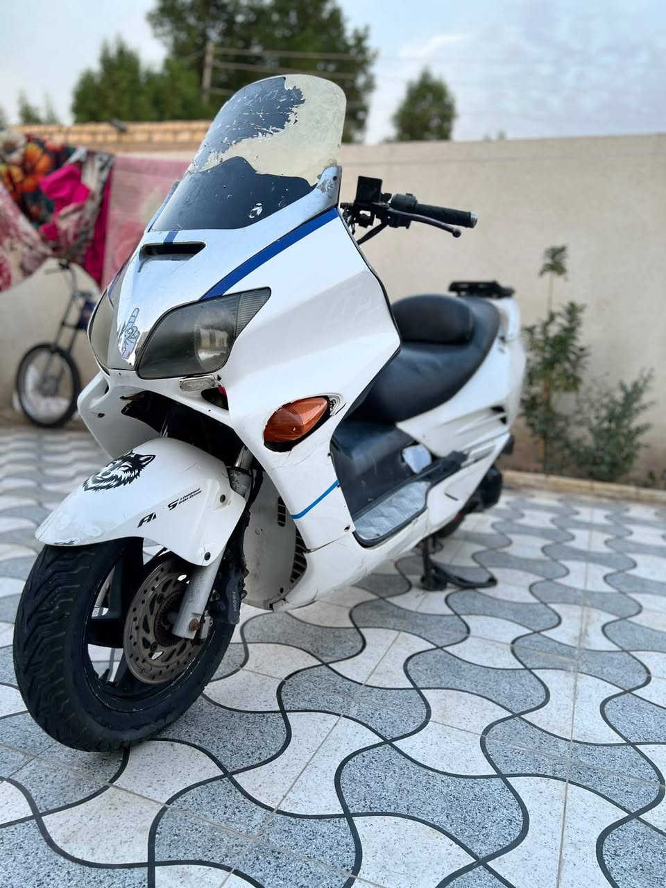 فورزه 0.6 مكينه مفتوحه ولفات وبستم فقط دراجه شغاله كهرباياته كله شغاله من طول لطول  مكان سوق الشيوخ ناحيت الطار السعر 400 رقم الهاتف ***********

