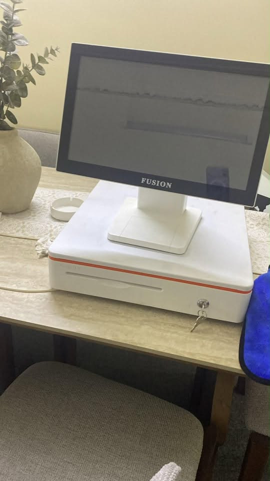 للبيع جهاز كاشير كامل FUSION POS

جهاز كاشير FUSION بشاشة لمس، مناسب للمطاعم، الكافيهات، المحلات والسوبرماركت.

• شاشة لمس FUSION
• جهاز POS / كاشير
• درج كاش مع مفتاح
• طابعة ريسيت صغيرة لطباعة الفواتير
• استعمال أسبوع واحد فقط – شبه جديد
• بحالة ممتازة جداً

البيع بسبب عدم الحاجة إليه.

للسعر والتفاصيل مراسلتي على واتس اب (***********)
