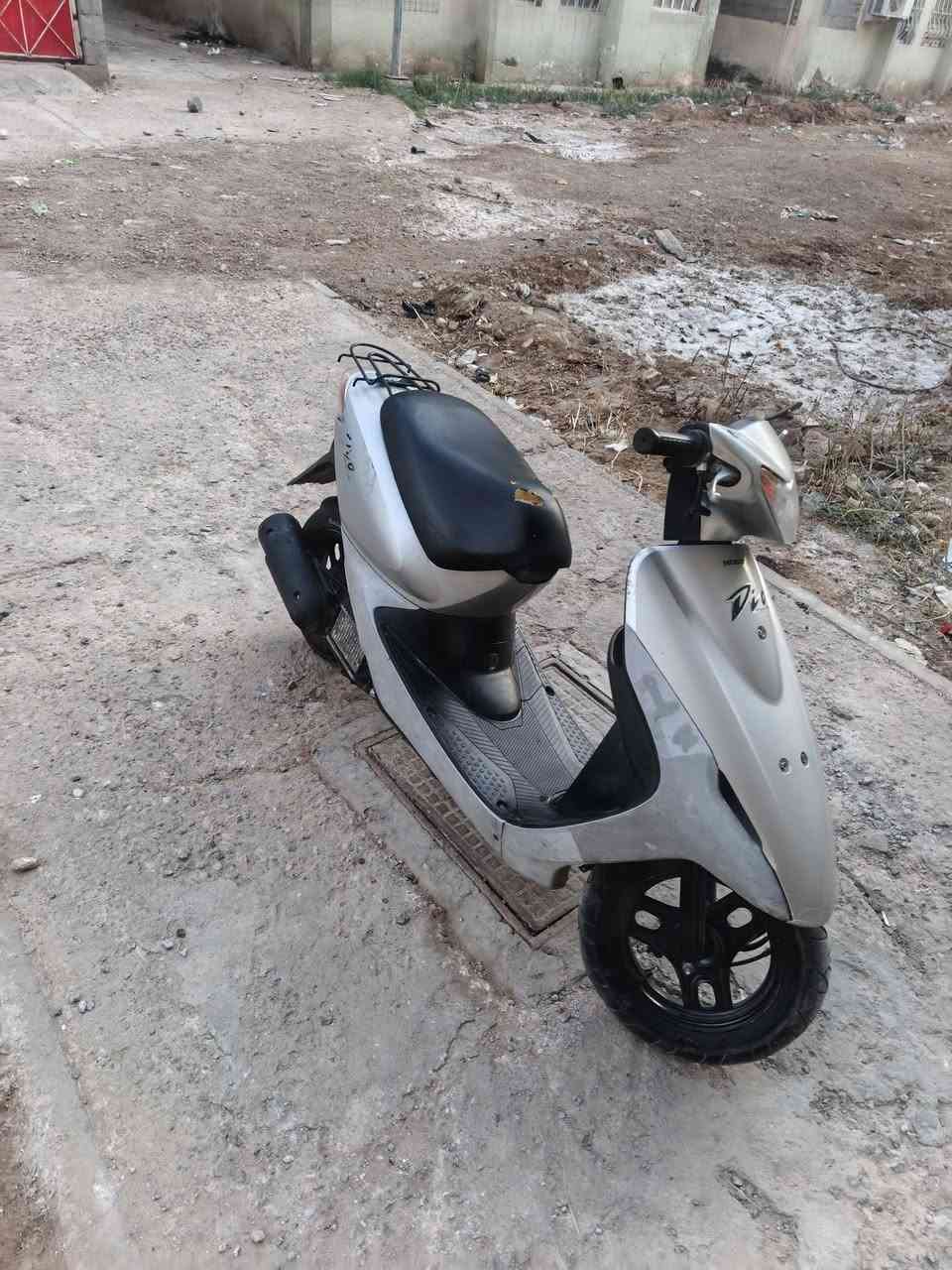 للبيع يوماها جاهزه وشغاله نقصها سلف مشغال ونقص تريشه ابيع كوم حديد بدون اوراق قفلها ٢٠٠هاتف***********
