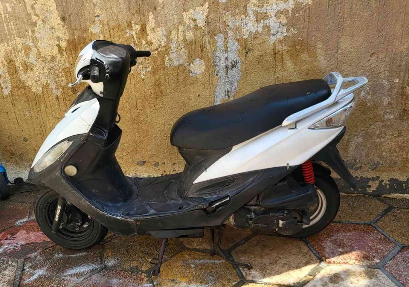جي فور • نظيفه • باتري