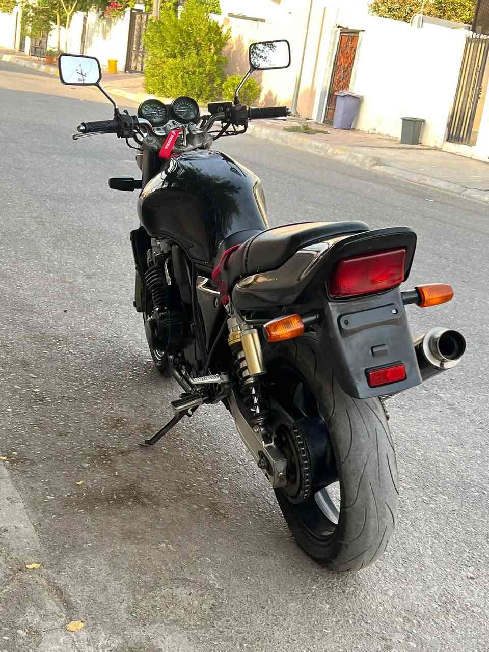 سلام عليكم سي بي فور جيل اول موديل 99
دراجة كفاله عامه من تاير للا تاير 
كير محرك كهربيات شرط 
شلع معدل 
دراجة مل حاويه مو مل شارع 
نقص برغي مابهيا 
اورق منفيس مكاتبه فقط 
إذا ماتفهم بيهن لتسال ولتكسر 
العنوان كركوك 
شراي اتصال وتدلل
