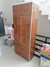 كنتور اطفال نظيف ب 75 الف ميز مكتبي دراسي ب 50 حي البنوك 07702760854