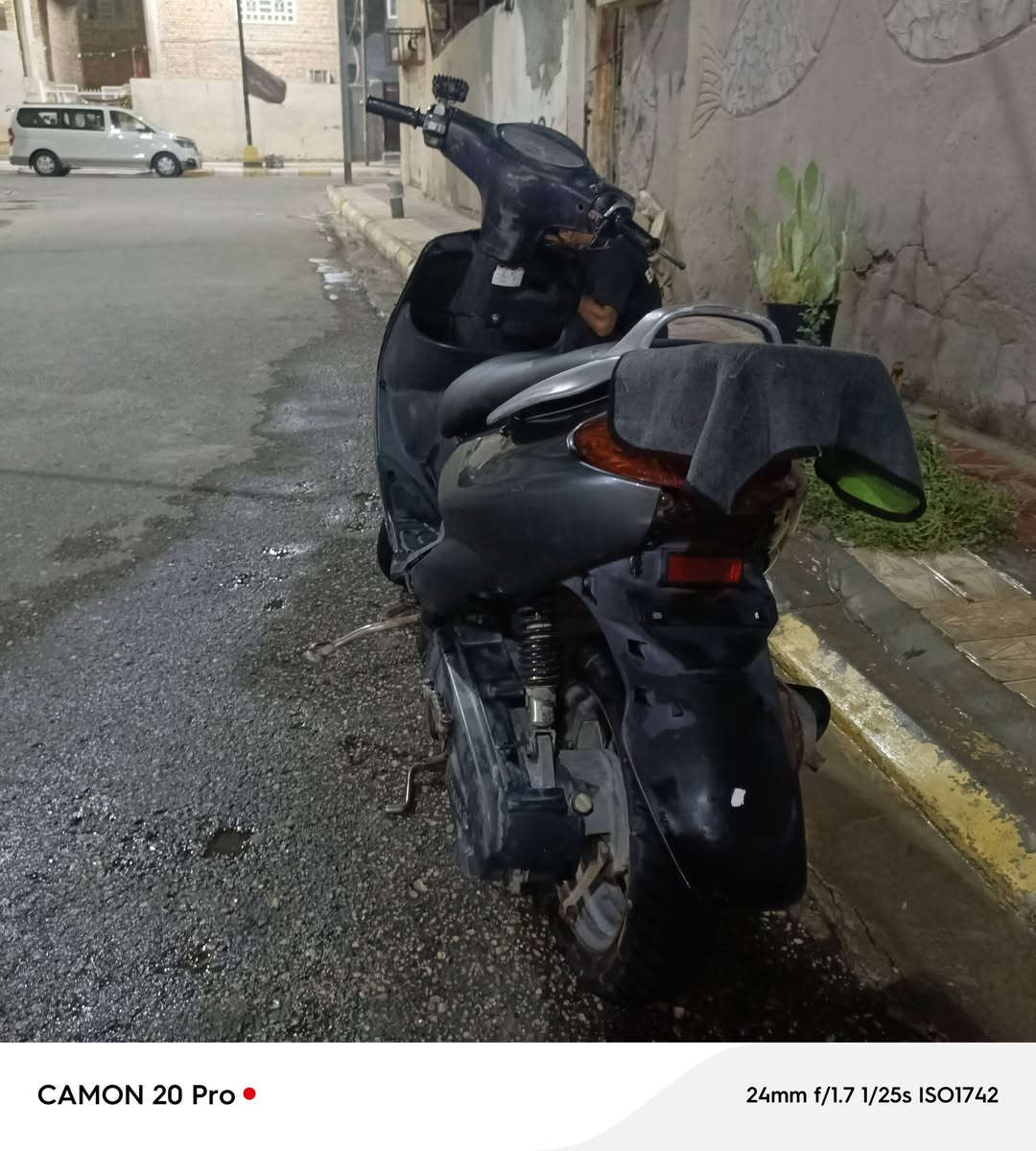 دراجه نضيفه وكامله عوزها بس جاملغ وترايش بس كامله مكمله جوزه موجوده واير عداد سلف هندر لايت بك لايت المكان ناصريه مركز السعر350وبيها مجال رقم ***********
