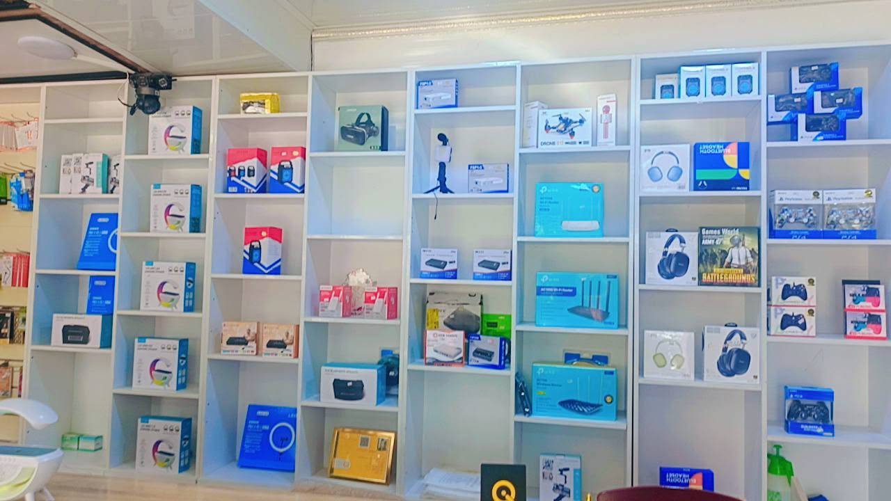 للبيع تفصال جديد استخدام 3 اشهر
 باترينات عدد 4
مكتب 
العرض 2.ونص
ارتفاعه 110
***********
