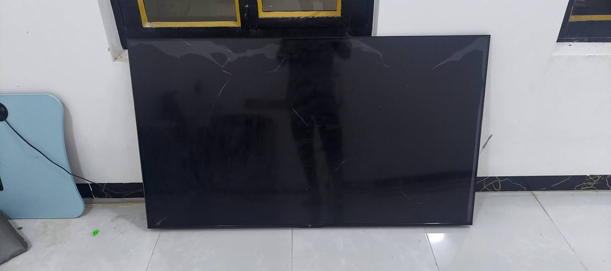 TCL • ٦٥ بوصة • شاشة مكسورة