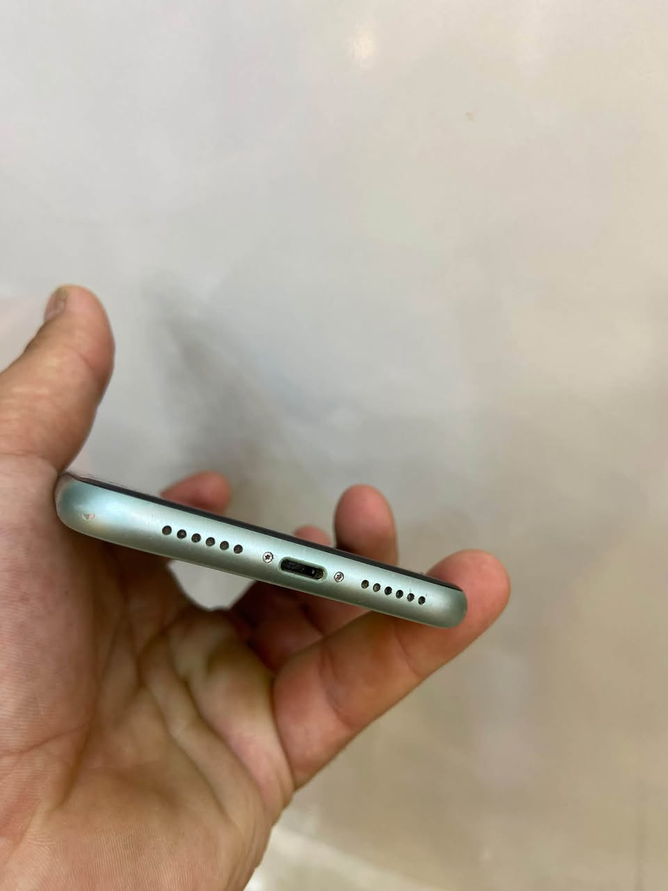 السلام عليكم
📲 ١١عادي للبيع ذاكره ٦٤ بطاريه٨٢ الجهاز وتر نضيف كلش كله شغال كامرات سماعات 🔊 فيس إيدي الجهاز بلادي 
السعر ٢٤٠ بغداد الاعظميه ***********
