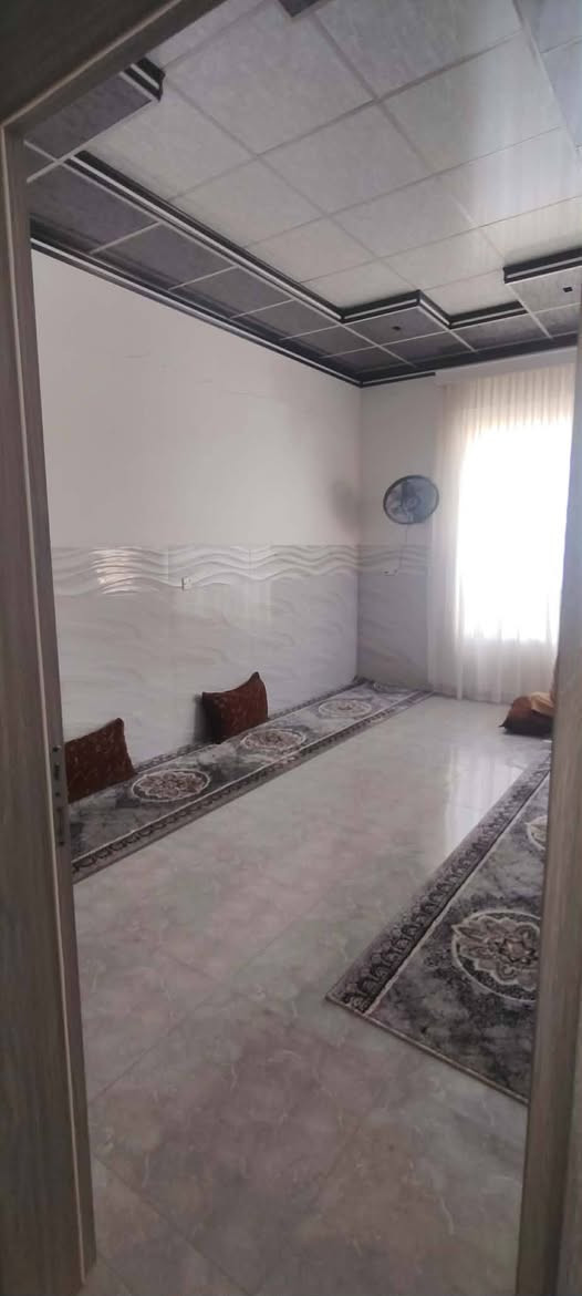 بيت للبيع قوسيات حي الايمان مساحه 140 متر خدمات كامل غرفتين نوم+هول+استقبال+مطبخ+صحيات داخل وخارج سعر 57 وبي مجال شيء بسيط سند زراعي 25====***********===***********
