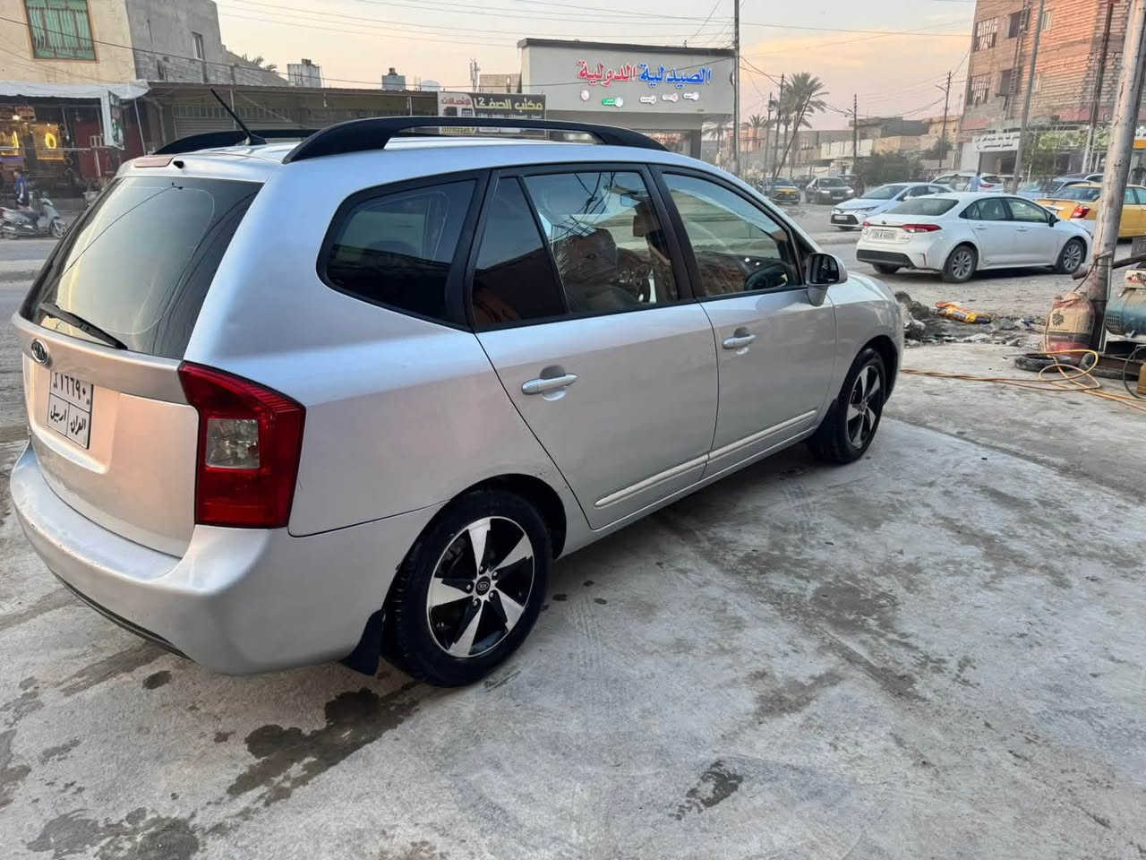 للبيع كيا كارنز 2009 خليجي مكينه 2000 رقم اربيل 7 راكب السيارة مناقصها شي صدر جديد تبريد خير من الله السعر 100 ورقه وبيها مجال مكان السياره بغداد الشعب للاتصال ***********
