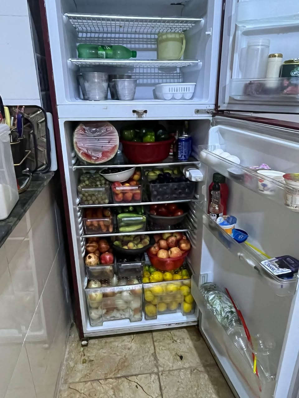 سلام عليكم 
أغراض بيت كولش نظيفات للبيع مكاني كربلاء 
الثلاجه ٣٠٠
المجمدة ٤٠٠
التليفون ١٢ برو ماكس ٤٠٠
العربانه ١٠٠
السيارة ٤٠
للتواصل ***********

نص مكتوب في الصور:
- ١٠:٣٣