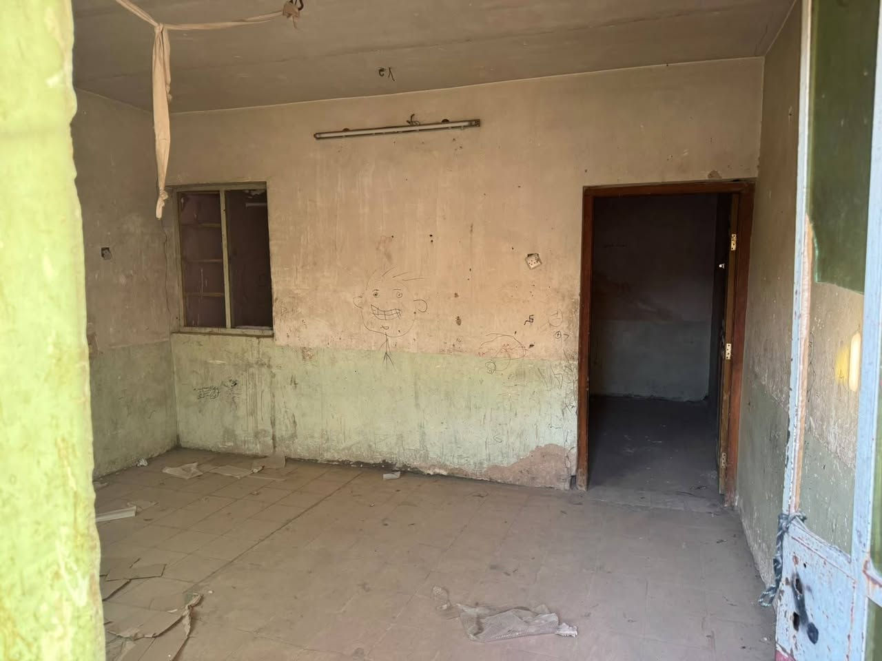 نصف قطعه للبيع  قطاع ٧٣ المساحه ٥٥ متر  تحتوي ع طابق ونص السقف عگاده السعر ٦٠ مليون 

ملاحظه متروكه صارلها ٨ سنوات
الاستفسار ***********

