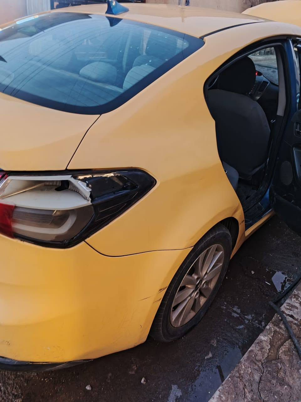 السلام عليكم فورتي 14 وارد امريكي مكينه دوش ماشيه 200وشويه  حادث بنيد اوجاملغ تبريد مااعرف شبيه جان يشتغل ثلج انتركه فترت الزياره من رجعة اشغله بس فإن بيه رصعات وبنيد   بيه بكلايت مكسور وجامه لايت كلشي موضح بالصوره السعر 90وبيها مجال مكلف بنشر ***********واتساب +اتصال
