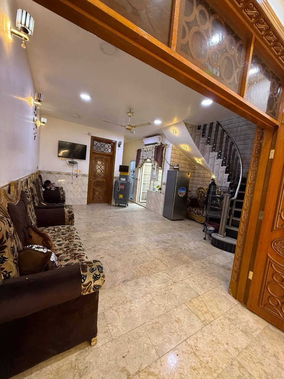 بيت منطقه المكرمه بل ٩٠٠٠ مساحه ١٢٥ متر طابقين صب كونكريت ٣ غرف بي سعره ب١٩٠ وبي مجال مستعجل للاستفسار ***********
