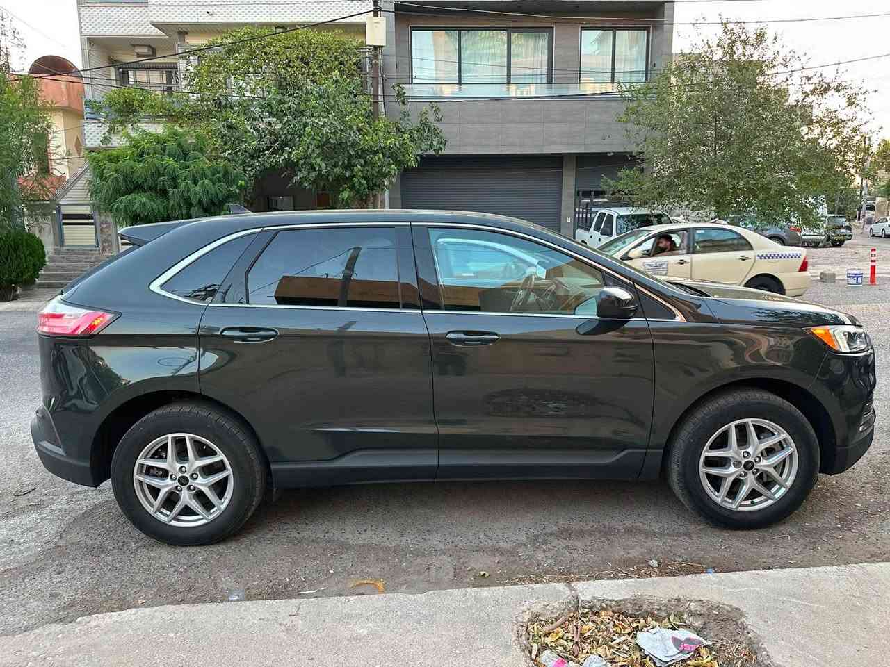 Ford edge 2024

مواسەفات sel
شاشە گەورە شاشە تێسلا
زۆر مواسەفتی تر
سەیارەیەکی کپ و نەرم 
بێ مەسروفە 
هە موو شتێکی تازەیە 
٣ مانگ کاتی لەگەلایە
سەیارەکە تەنها یەک چەمەلەخی بۆیاخە
بێ ناو گرتن بێ ئێرباک
***********
___________________________________

فورد ايدج 
موصفات sel 
شاشه جبيرة شاشة تيسلا
و بعد هواية مواصفات حلوة
السيارة جاهزة متصرف عليها دينار 
دخول جديد تترقم شمالي 
كلشي جديد بيها 
بيها بس قطعة صبغ جملخ جهه سائق
بدون دواخل بدون ارباك

*********** السليمانية, العراق
