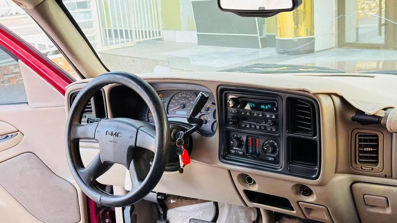 السلام عليكم الفينيه ادوات دخول جديد موديل 2006 كفاله من الكص والفتح وصبغ والضربه خليجي سياره كارتون وبلاديه تبريد ثلج مكانه البصره ***********
