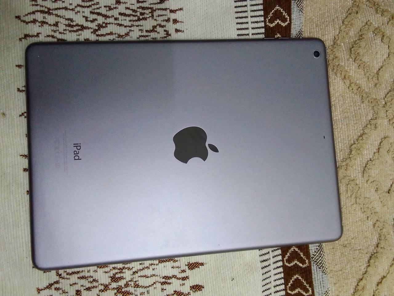 سعر 200وبيه مجال 
السلام عليكم 
iPad Air 
16غ.ب.
نضافه فول كدام العين مامفتوح كلشي مامبدل بيه بلادي 
60فريم بوبجي يشغل سلس مابيه شخط لاضهر ولا شاشه مكاني كركوك رقمي ***********واتساب فقط
