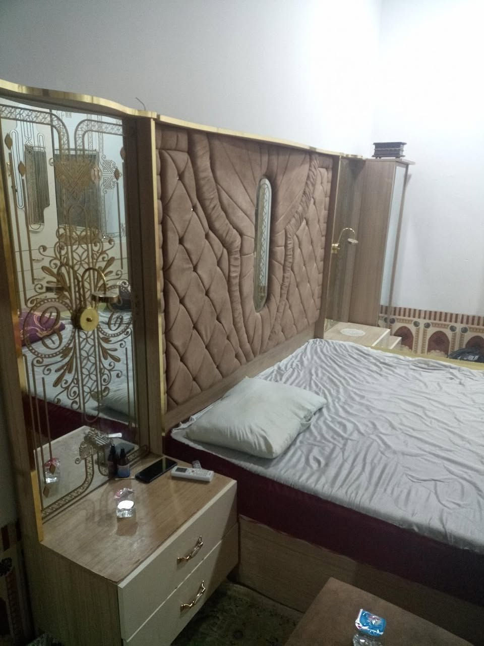 غرفه  تركي ضخمه كلش وجديده  الغرفه شبه جديده السعر مليون للاستفسار على رقم *********** عمارة, ميسان
