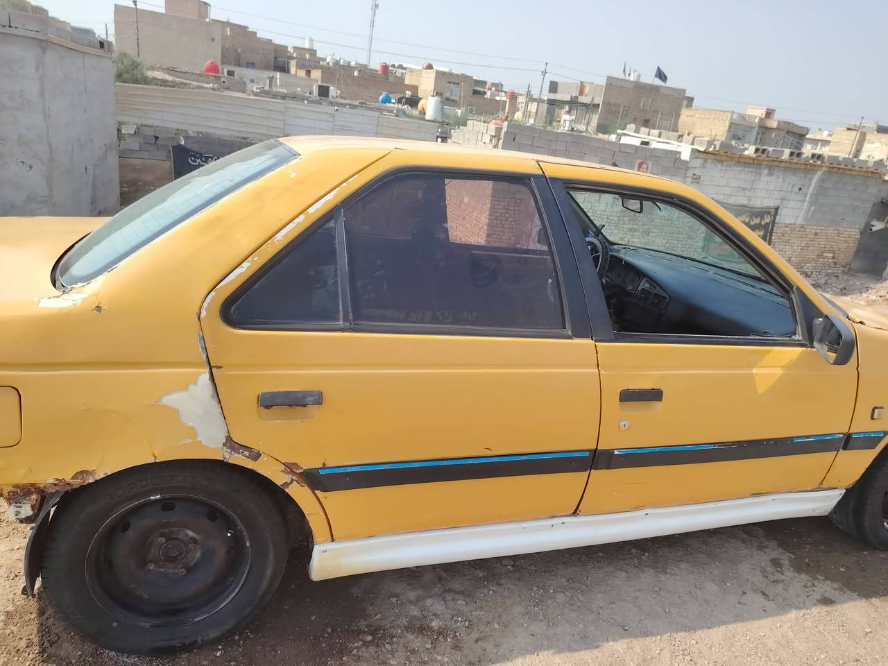 السلام عليكم سياره بيجو ,405موديل 2011 سياره مكينه وكير  اوتوماتيك تخم تاير سياره جاهزه حداديتها السياره شوفت عينك رايتها ب 15 وبيها مجال للشراي وسنويتها صار سنه من ساقطه وراعيها بل بصره ورقمه راح مني والشتريت منه عده وكله عدي *********** ملاحضه سياره جي الكط بيها خياس حشاكم جي سوي بيه تخذها جهزه
