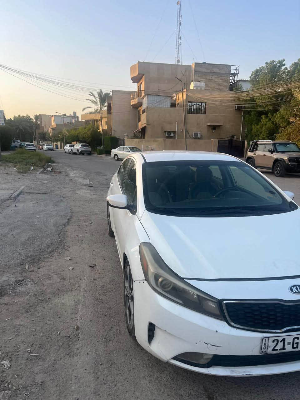 السلام عليكم للبيع كيا فورتي موديل 2018 السيارة بيها صبغ جاملغ وباب خلفي بدون دواخل  محرك دوش كير AT السيارة مكينه كير تبريد كهربائيات كلها على البلاد سيارة كلش جديده 
السعر 108 بيها مجال بسيط جدا شرط التحويل مكاني بغداد المنصور ساحة اللقاء 
التواصل على الرقم ***********
