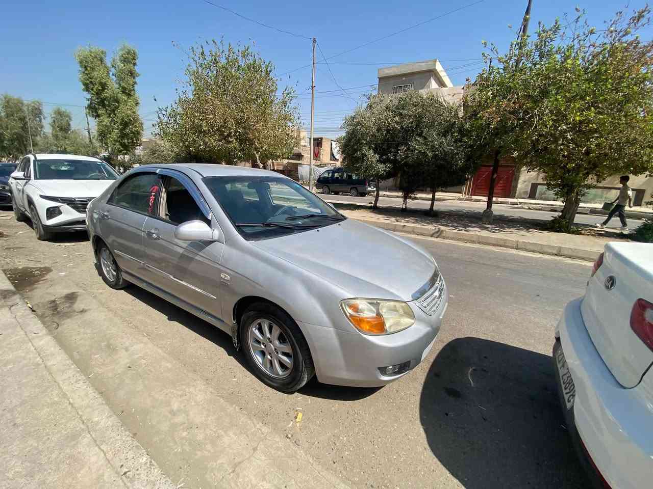 ‏سلام عليكم عندي كيا سيراتو لون سلفر مصبوغ سبغ عام بدون ضرر بسبب التقيل موديل 2007 محرك قير شرط وطخم شرط شرطة التبريد ناقصة بس غاز محرك 16 أربعة سلندر ودوشمه  نظيفة بها شاشة وكاميرا خلفية طقم تواير نظيف وشرط التحويل ثاني يوم وما بيها نوا قص ومكانها بل موصل هذا الرقم للاستفسار ***********
