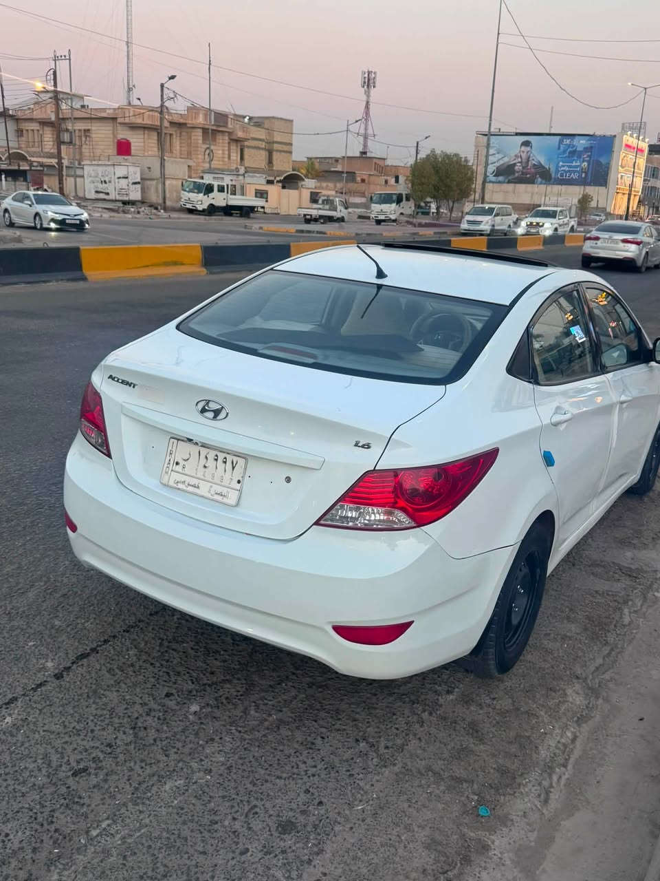 السلام عليكم اكسنت 14 فول مواصفات 
مكينه 1600
كفاله عامه ما عده الجاملق الامامي صبغ 

بيها ملاحضات بسيطه 
مكان السياره البصره 
السعر 85 وبيها مجال للشراي
***********
