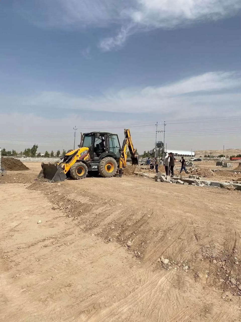قطعة ارض زراعية للبيع
سند 25 ملك صرف زراعي

الموقع : حي بگ قزلاري تبعد 1000 متر عن الجسر الجنوبي لطوزخورماتو

✅ مواصفات مميزة:
 • مساحة القطع : 250 متر
 • أكثر من 150 شجرة البيزيا مثمرة 🌳
 • خدمات متوفرة: ماء + كهرباء جاهزة
 • شوارع عريضة (12م و10م)
 • موقع مخصص لمدرسة، مولدة، حسينية الحشد      
             التركماني، ومتنزه (مللت بخچاسي)

السعر : 20 مليون دينار

للتواصل : *********** – *********** 📞

📍 عنوان المكتب : طوز الشارع العام مقابل مكتب النائب مهدي تقي آمرلي

#طوز #كركوك #طوزخورماتو #عقارات
