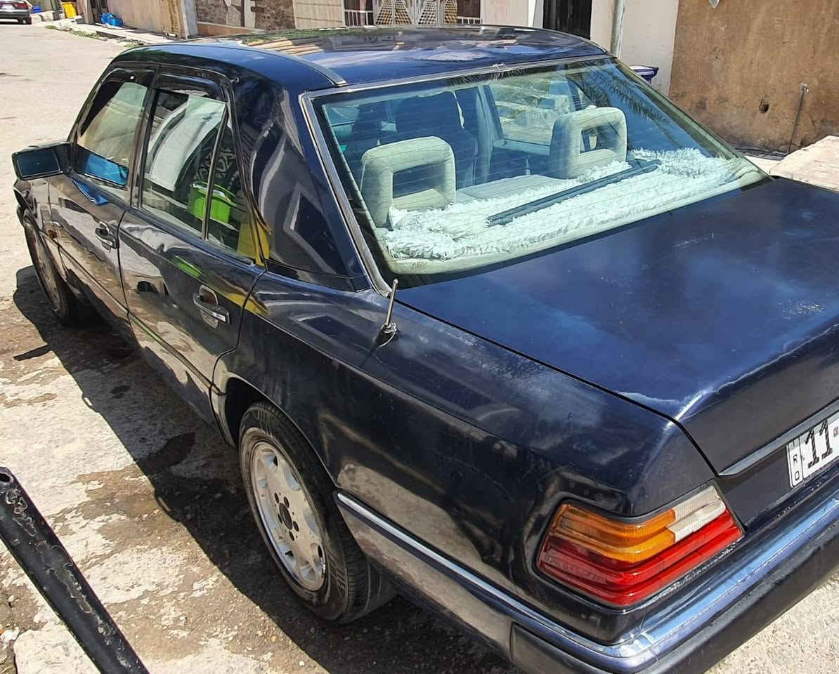 السلام عليكم مارسيدس دب موديل 93 أصل
الون نيلي حبري 
سياره كفاله عامه من حادث من صبغ جديده كير مكينه كفاله 2500
ديلكو رياضي سياره بدون قطره خياس وضع الشركه تبريد فول داخلها وضع الشركه صدر أمامي خلفي جديد ترايك لشمال 170 شرط 
قواعد دبل شركه السياره وارد ياباني جاهزه للأخير باسمي شخصياً 
هزه جديده تحويل ثاني يوم بغداد دولي سويجات عدد إثنين سنتر لوك ريمون  سياره جاهزه متصرف دينار عليها مكاني بغداد التاجيات 
السعر 64 ورقه 
‏‪***********‬‏
