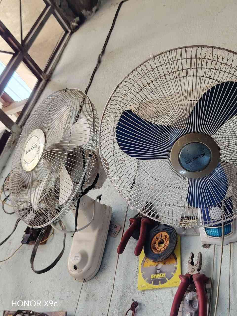 ***********
مكان حله شارع 80

نص مكتوب في الصور:
- HONOR X9c