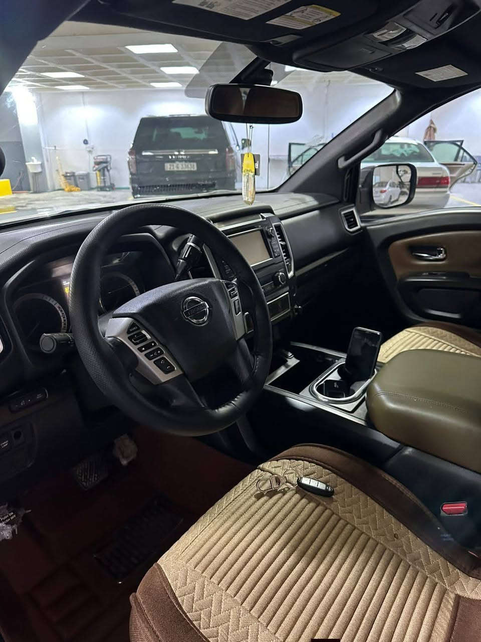 🚘  سيارة للبيع نيسان تيتان
إذا تدور على بيك أب قوي، مريح، وجاهز للشغل والسفر، فهاي فرصتك.
✅ الموديل: 2018
✅ الفئة: LE
✅ الدفع: فورويل (4×4)
✅ فول مواصفات
✅ محرك قوي وأداء ممتاز
✅ نظافة عالية واستعمال مرتب
✅ جاهزة للاستخدام ولا تحتاج أي مصروف
✅ الفحص على الشرط
💰 السعر : 160 بيه مجال 
العنوان السليمانية كلار
📞 للاستفسار ولمعرفة التفاصيل أكثر، يرجى التواصل على رقم الهاتف.
***********
