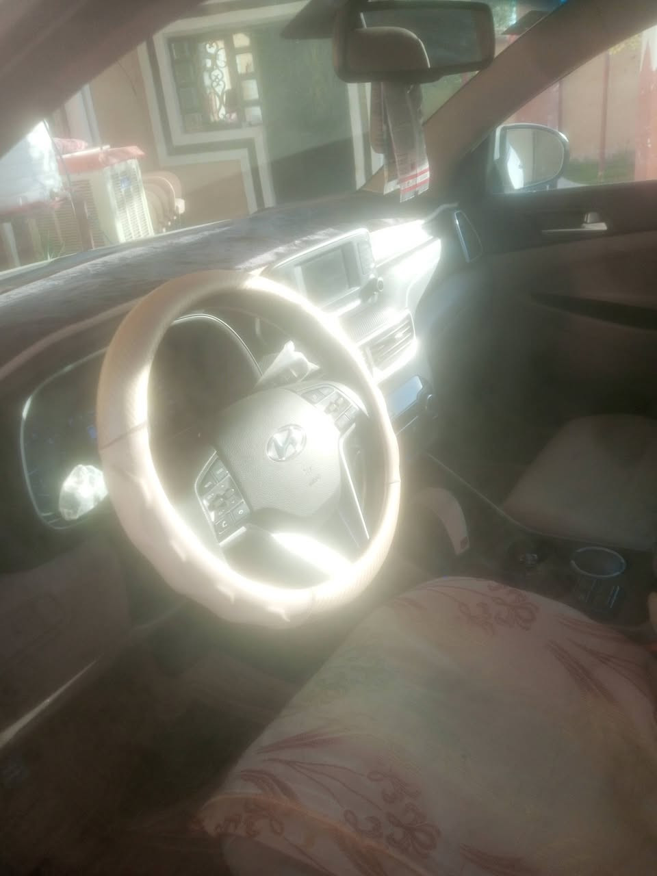 البيع توسان موديل 19سياره جديده ماشيه 72 الف سعره 190 ***********
