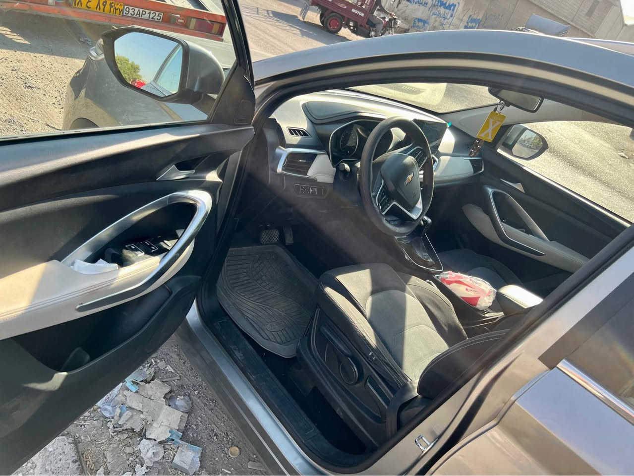 شفروليه كابتيفيا 2022خليجي 
الفئة : LT
سنة الصنع : 2022
عداد الكيلومتر : 78000 km
نوع الهيكل :suv 
عدد المقاعد : 7 راكب 
سعة المحرك : 1500 cc 
اللون : فيلي 
مواصفات داخلية .
.سقف سلايد بصمه تشغيل والبصمه الباب
اكياس هوائية ؛ تحكم مقاعد كهرباء ؛تحكم ستيرن جهتين ؛ تحكم زجاج اوتو صعود ونزول ؛ usb عدد ٣ ؛ 
، 
مواصفات تقنيه 
،
اندرويد اوتو ،ابل كار بلي ، شاشة وسائط كبيره  ، اوامر صوتيه ، بلوت ، كامره خلفية ، بروجكترات ، مانع انزلاق ، مثبت سرعة ، تنبيه الاصطدام الامامي والخلفي مع التحذير والوقوف
مابالنسبه الضرر بيها 3 قطعه الجانبي الصبغ بدون الدواخل
---------------
مكان السيارة ،،،،  أربيل_ حي العداله  
السعر 110 ورقه دولار
آي آستفسار هذآ رقمي ((***********)) وتساب فايبر موجود أربيل, العراق
