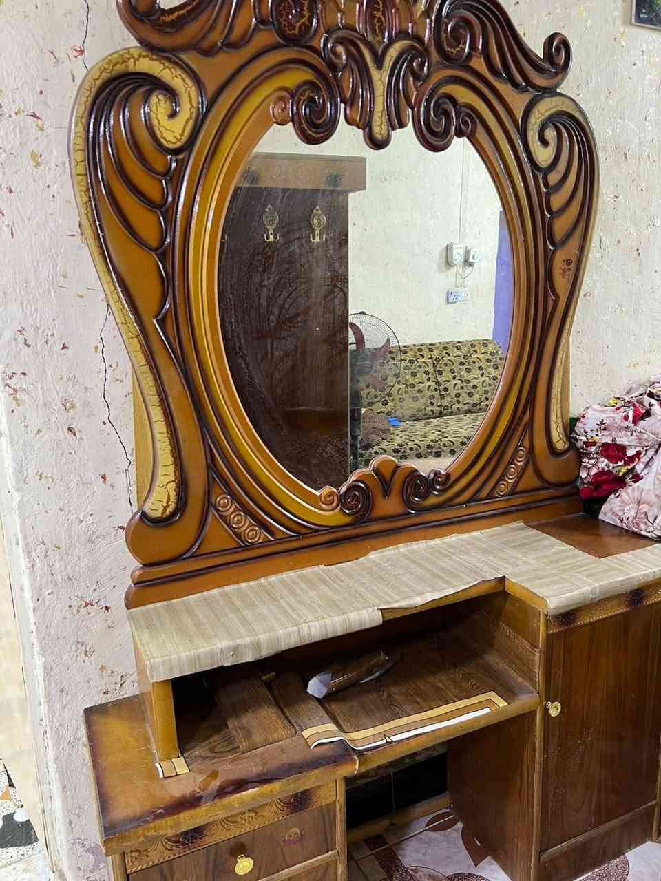 السلام عليكم خرفة نوم كامله ما عدا التاج مال الجربايه المرتبة والجرباية موجودات فقط التاج نقص السعر 250 العنوان بابل الحلة السياحي رقم الهاتف ***********
