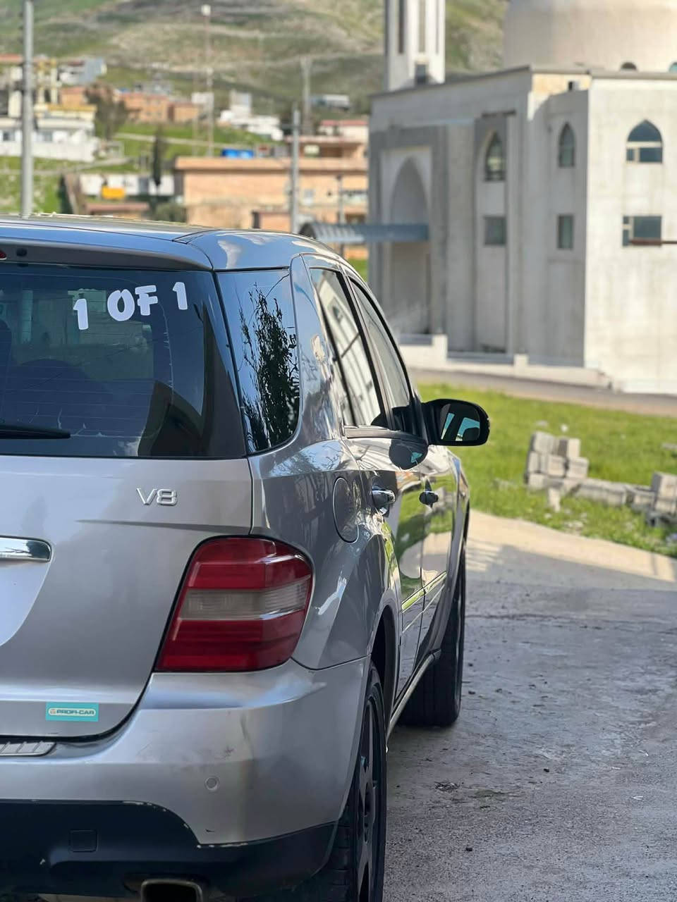 مرسیدس ام ال ٢٠٠٦
تەنها موسە و بۆیاغ بەس جێگای موسەکانی هەیە 
فول مواسەفات مواسەفاتی یەک هەلیکۆپتەری هەیە مەکینەی هەشت پستۆن بی تۆڕبۆ سەرفی بەنزین بۆ سەد کیلۆمەتر پێویستی بە ١٦ لیترە بۆ ناوشار بۆ ڕێگای دەرەەە بۆ سەد کیلۆمەتر ١٣ لیتری پێویستە کۆدی ئاسایشی بەناوی خۆمەوەیە نرخی ٥٥ گەڵاو مامەڵەیەکی برایانە 
*********** دخان, السليمانية
