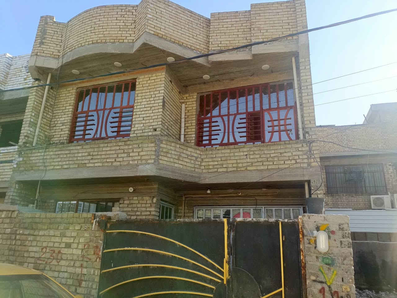 دار لبيع مساحه 100متر شراي يتصل ***********
