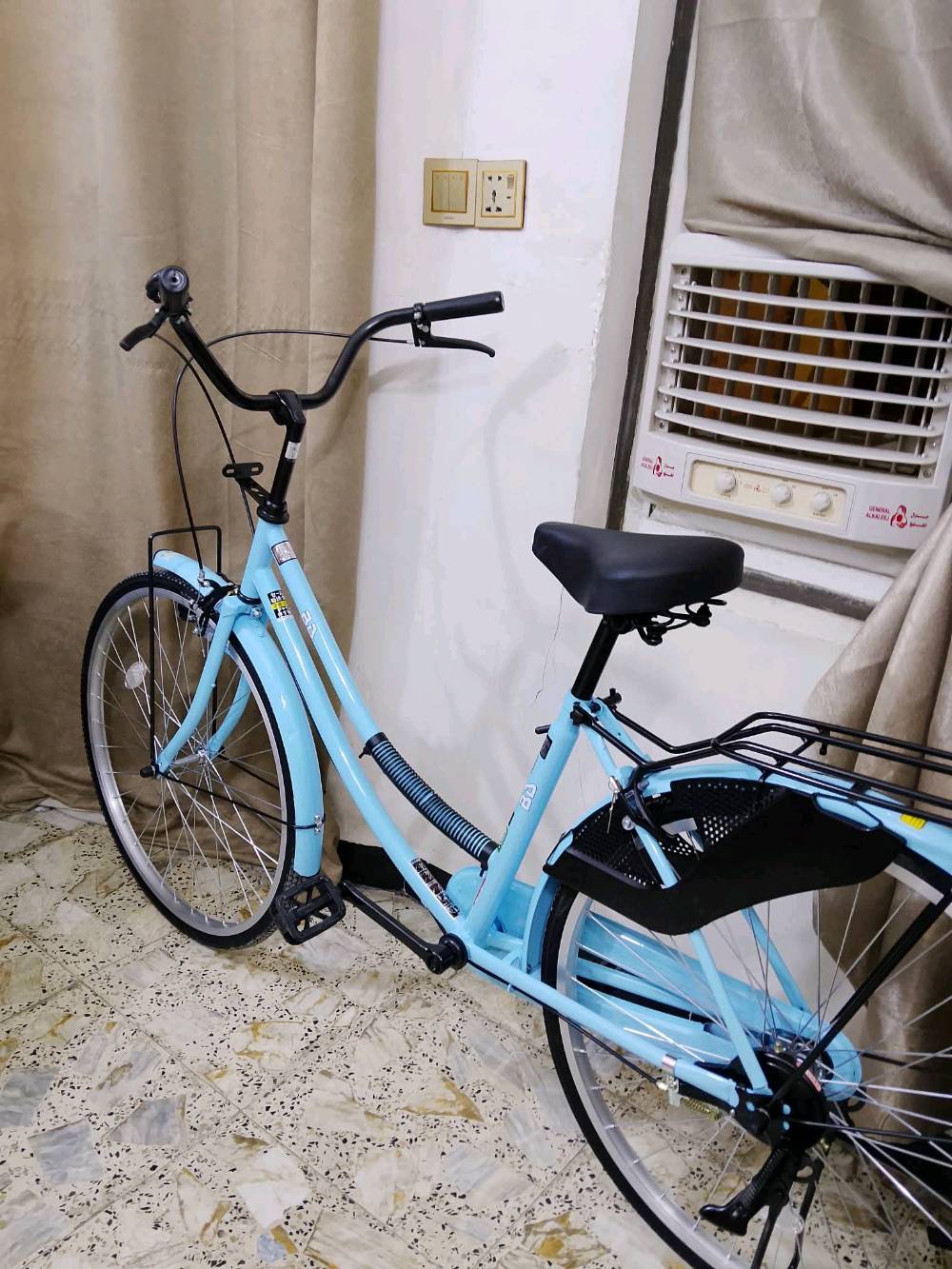 بايسكل بيدي
موديل 2021
نضافته فول 
للون سمائي 
قبل شهر ماخذه 
باسكل مختم 
السعر 140 وبي مجال 
العنوان بغداد يم اقواس بغداد 
الرقم *********** وبي واتساب
أو مراوس دراجه شحن أره تسعه واطي فرق 