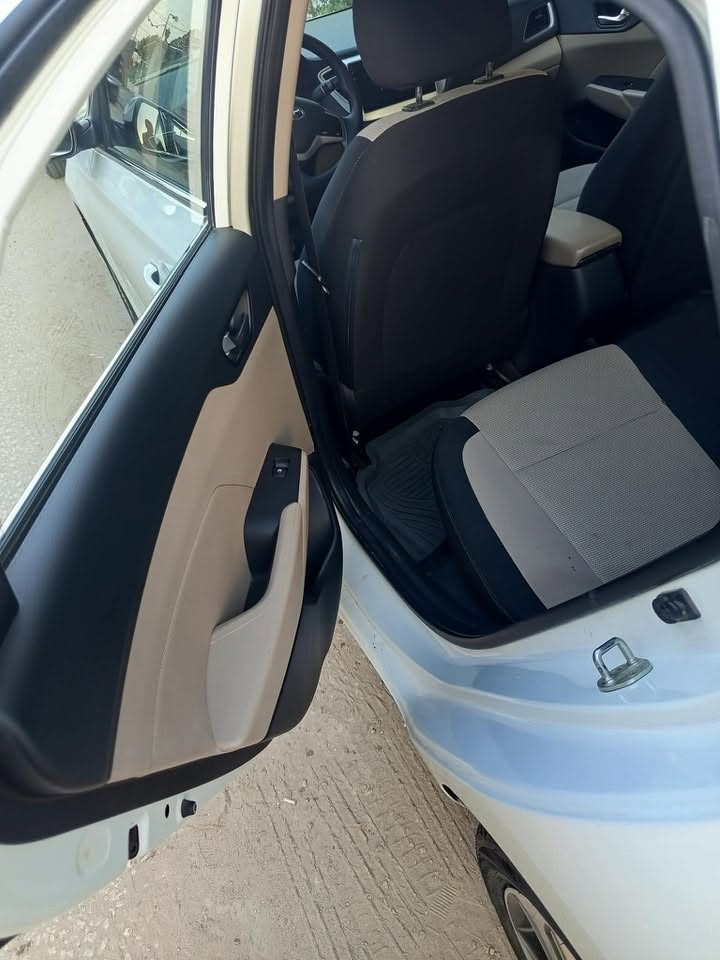 اكسنت موديل ٢٠ خليجيه فتحه رقم بابل بيه بس طخه بسيطه بلدوسه مال الصدر مكفوله من الصبغ السعر 130 وبيهه مجال ‭***********‬ مكلف بالنشر مكانها بابل
