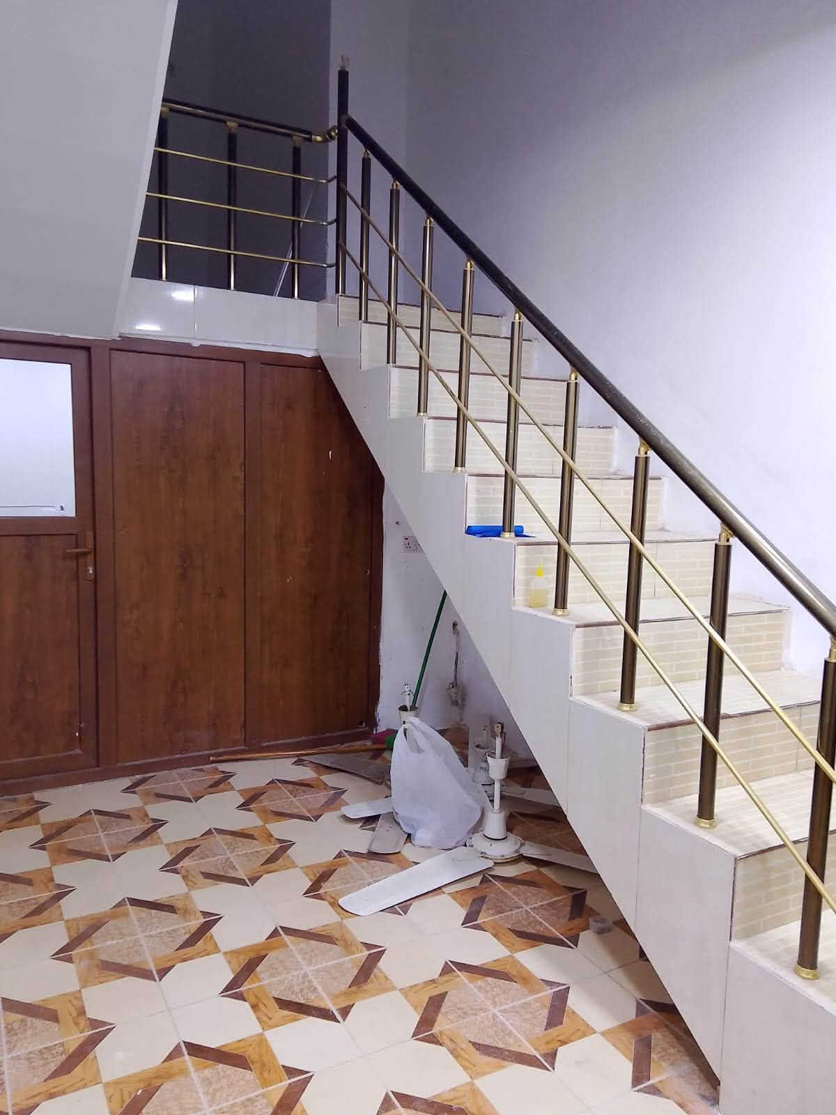#اعلان 

دار للبيع مساحة 110متر مربع

#المواصفات غرفه نوم استقبال مطبغ صحيات مجمع درج بيتونه غرفه نوم طابق ثاني سيراميك سقف ثانوي جدار تغليف 

#الجنس العقار ماليه 

#السعر 35مليون 

#العنوان ديالى خانقين حي عسكري خلف ملعب 

#اتصال مكتب علي الوندي للعقارات ومقاولات 

***********
