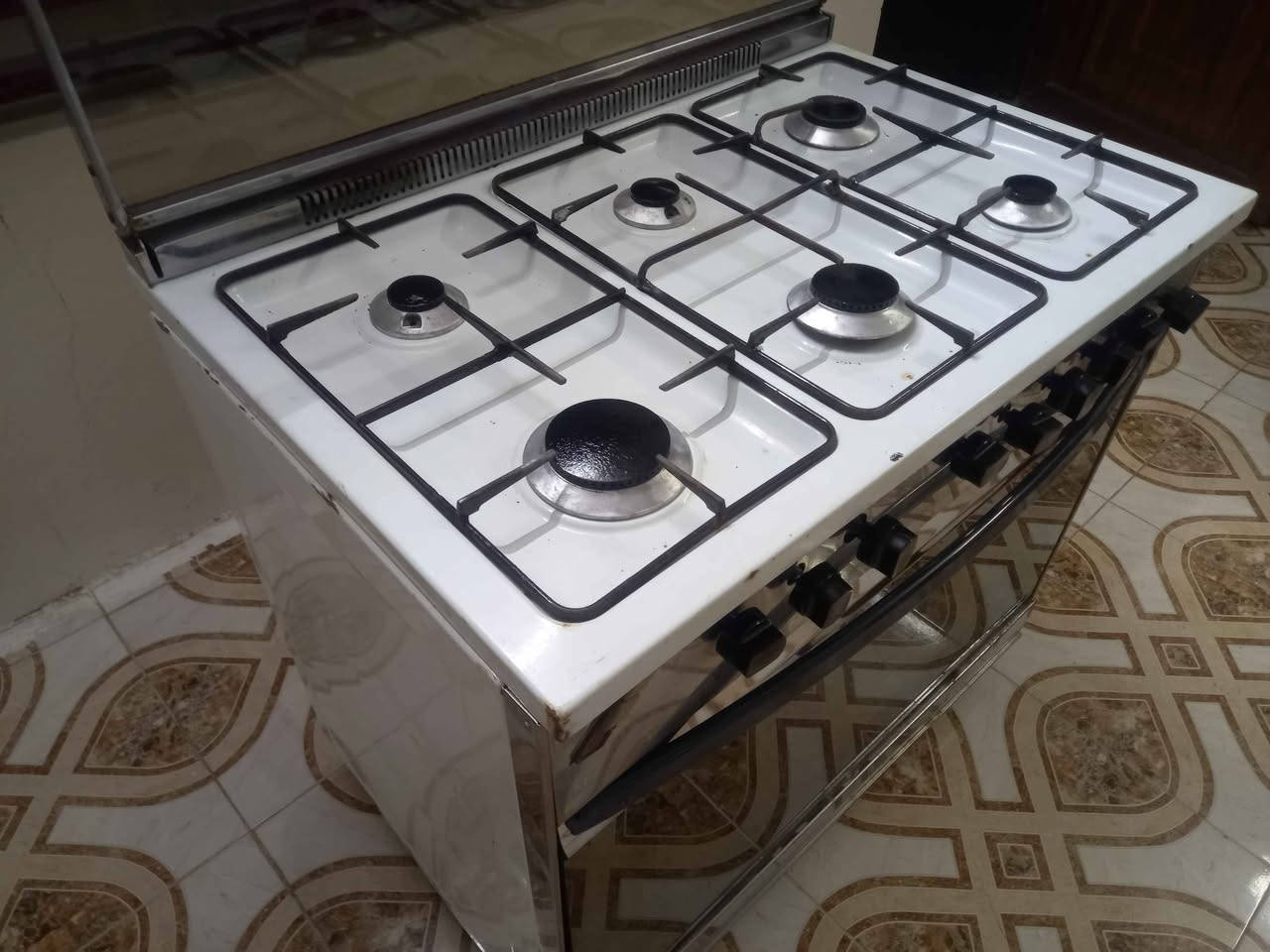 طباخ إيطالي ست عيون للبيع شرط الشغل نظام بوري عشتار الفرن خطين السعر ١٢٥ ألف العنوان موصل حي الصدام بعد السيطرة عالشارع العام طريق بعشيقه *********** *********** يوجد توصيل داخل الموصل أجره عالمشتري موصل, نينوى
